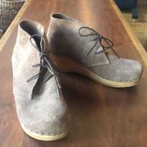 No 6 Wedge Clogs Sz 38